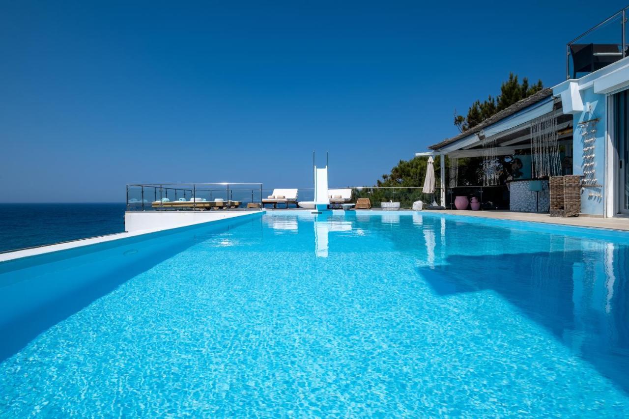Icarus Luxury Beachfront Villa Gialiskari  Exterior photo